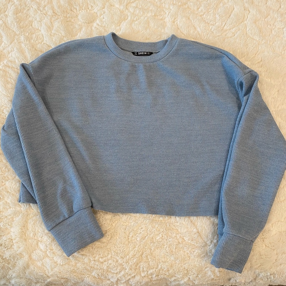 LIGHT BLUE CROPPED LONG SLEEVED TOP